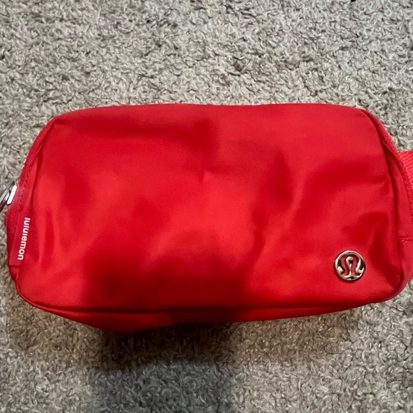 Lululemon Everywhere Belt Bag - Picture 3 of 3